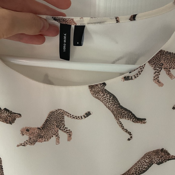 Vero Moda Cream Colour Sheer Leopard Top - Picture 7 of 16